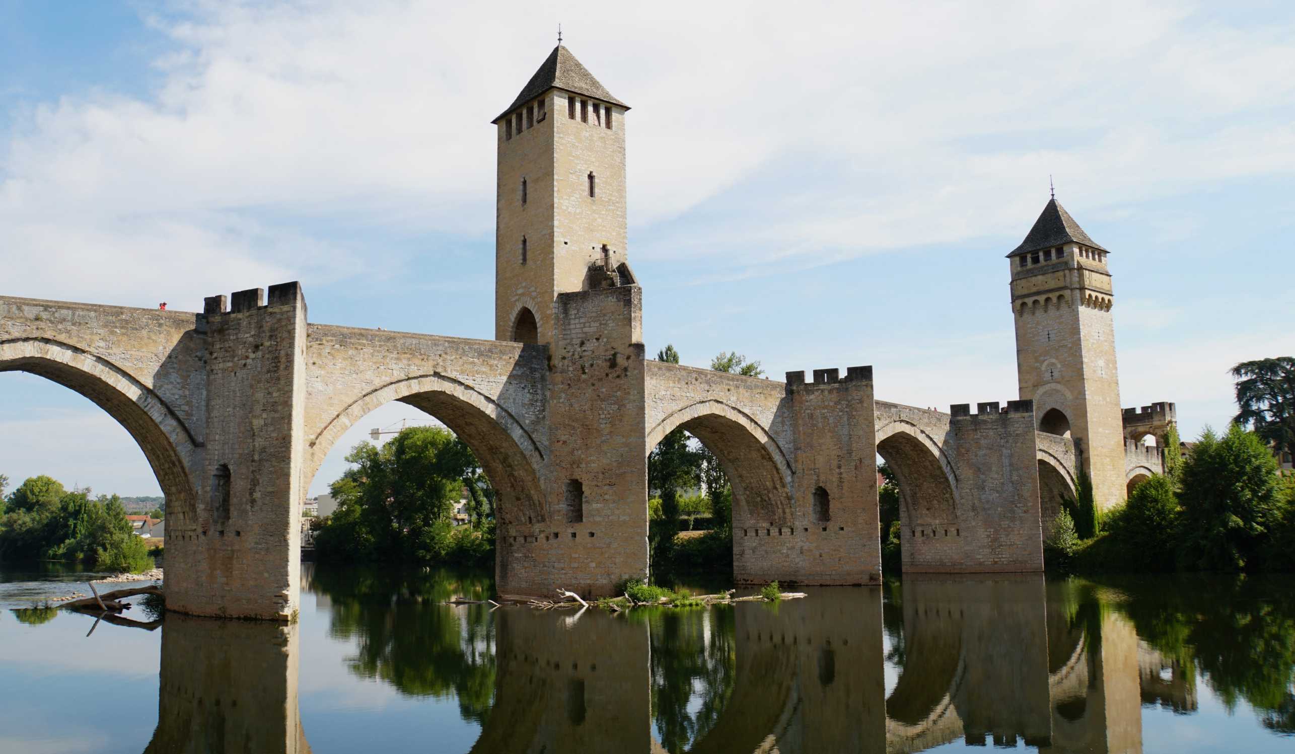 Enlarged view: The Pont Valentré in Cahors, France (Photo: L. Carmona López)